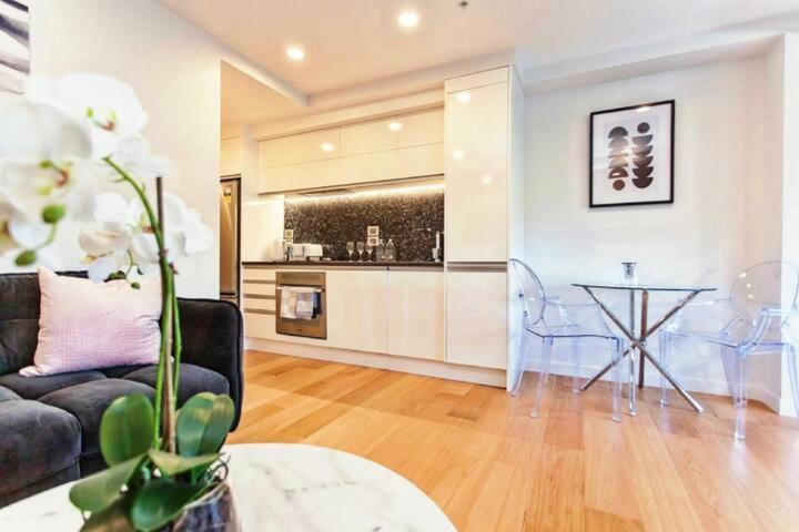 Spacious One Bedroom Apartment In Newmarket Auckland Kültér fotó